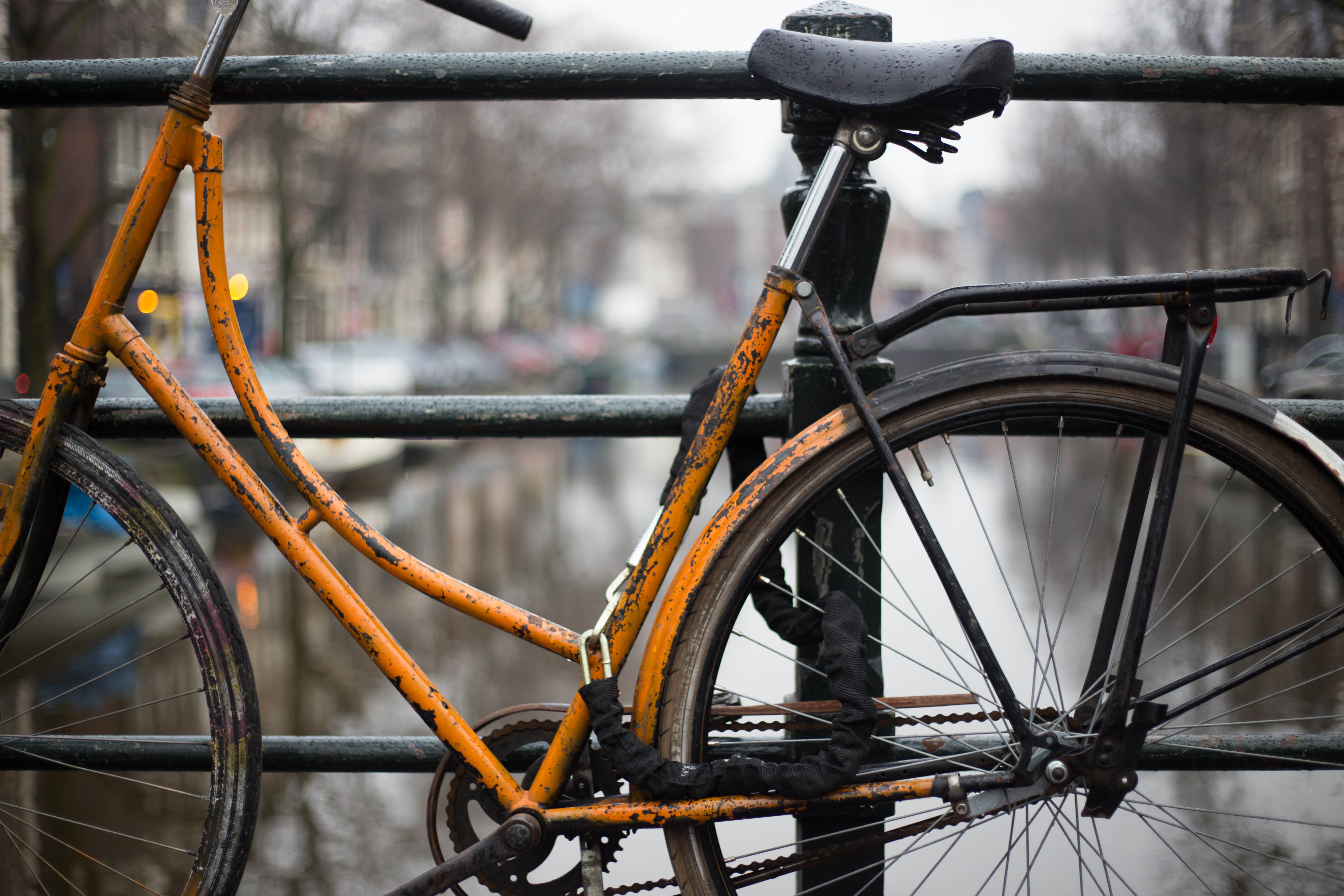 Fietsslot openbreken in Amsterdam